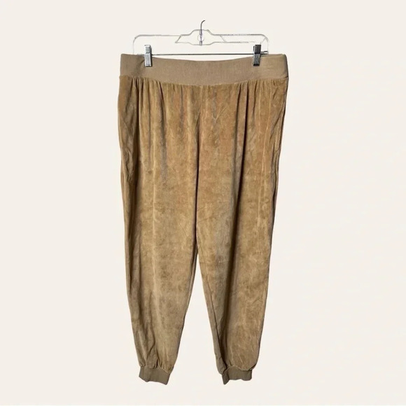 0065. ABOUND VELVET JOGGERS GOLD IN COLOR SIZE LARGE - Picture 2 of 10